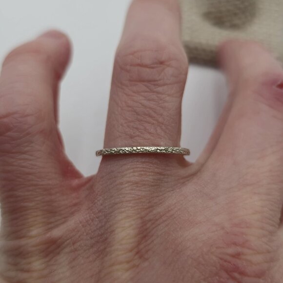 Size 8 Sterling Silver Textured Style Thin Band Ring A2943 - Picture 2 of 6